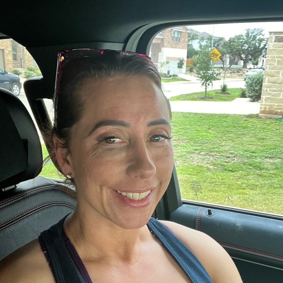 Meet your Posher, Tabitha - Picture 1 of 1